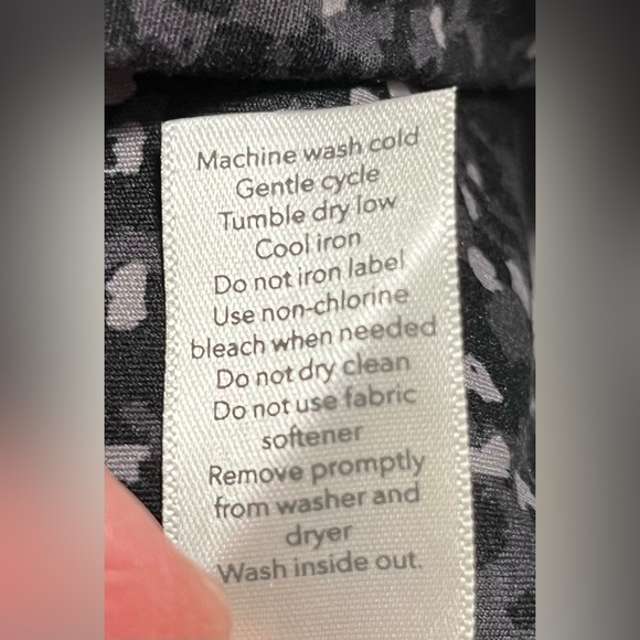 Athleta Salutation II 2 Capri Powervita Serpent 2 side pockets Large - Picture 8 of 10